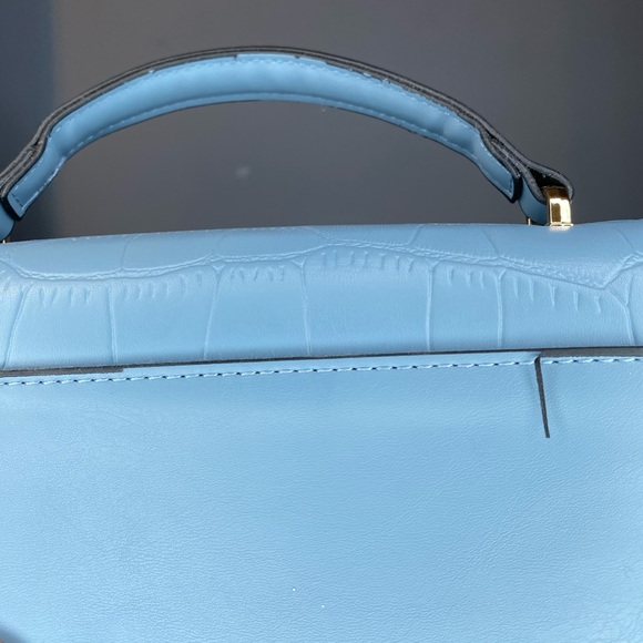 2-in-1 Blue Detachable Cross-Body Purse with Gold Chain/details | Red Interior - Picture 9 of 17